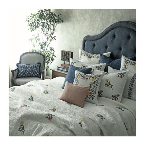 Sarita Handa, Embroidered Bedspread, Bedding Sets Online, Luxury Bedding Collections, Luxury Bed, Bed Cushions, Bed Linens Luxury, Linen Shop, Bedspreads