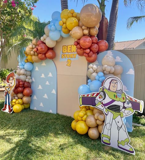 Birthday 2 || Ben Story || 🚀📦 • #toystory #toystorybirthday #birthdaytoystory #decortoystory #toystoryparty #toystorydecor #decorationtoys #cumpleañostoystory #story #buzzlightyeardecorations #buzzlightyear #birthdaybuzz #toystoryparty #toystorypartyideas #toystorypartytheme #themetoystory #decortoystory4 #toystorycumpleaños Toy Story Themed Birthday Party, Toy Story Party Decorations, Story Birthday, Toy Story Birthday Party, Birthday Toys, Fourth Birthday, Toy Story Birthday, Toy Story Party, Baby Shower Theme