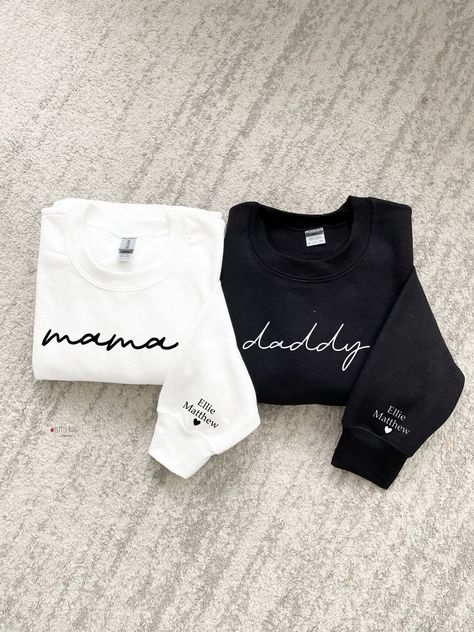 Our matching mama and daddy sweatshirts are personalized with their children's names on their wrist/sleeve making it a wonderful gift for Mother's Day, father's day, birthday, Christmas or just a special way to show off their love for their child(ren). These sweatshirts can be customized to change the name from mama and daddy to any special way the little ones call them!  ❤️       ** LISTING IS FOR ONLY ONE SWEATSHIRT -  CHECK OUT WITH 2 TO COMPLETE THE LOOK! **   ADULT SWEATERS ARE UNISEX  SMAL Grandparent Sweatshirt Ideas, Personalized Family Matching Sweatshirt For Fall, Personalized Long Sleeve Sweatshirt, Personalized Fall Sweatshirt For Gift, Grandma Sweatshirt, Grandma Sweater, Matching Sweatshirts, Grandpa Sweater, Personalized Grandma