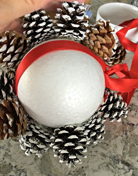 Kissing Balls Christmas, Styrofoam Crafts, Easy Fall Wreaths, Kissing Balls, Pine Cone Christmas Tree, Mesh Wreath Tutorial, Kissing Ball, Easy Diy Wreaths, Deco Mesh Christmas Wreaths