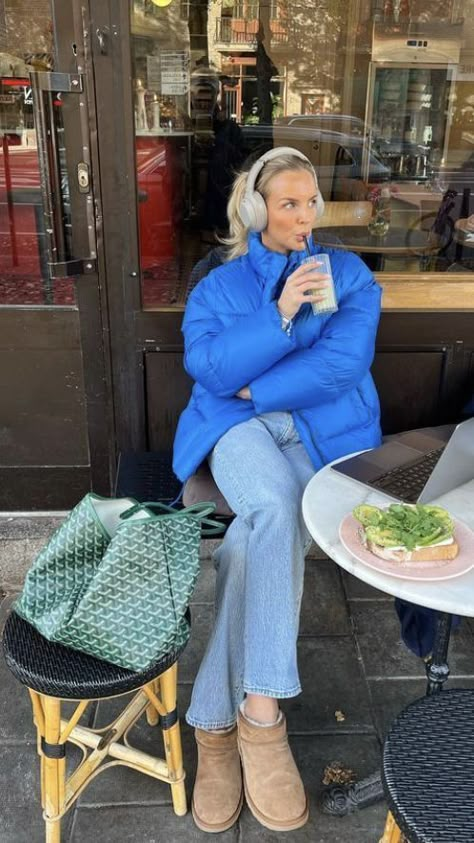 Royal Blue Puffer Jacket Outfit, Blue Puffer Jacket Outfit, Blue Outfit Winter, Uggs With Skirt, Uggs Tasman, Amsterdam Outfit, Ugg Outfits, Puffer Outfit, Outfit With Uggs