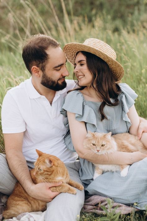 Prenup With Cats, Family Portrait With Cat, Engagement Photos With Cats, Family Photos With Cats, Cat Family Photos, Animal Lover Aesthetic, Cat Family Photo, Pet Poses, Pictures With Cats