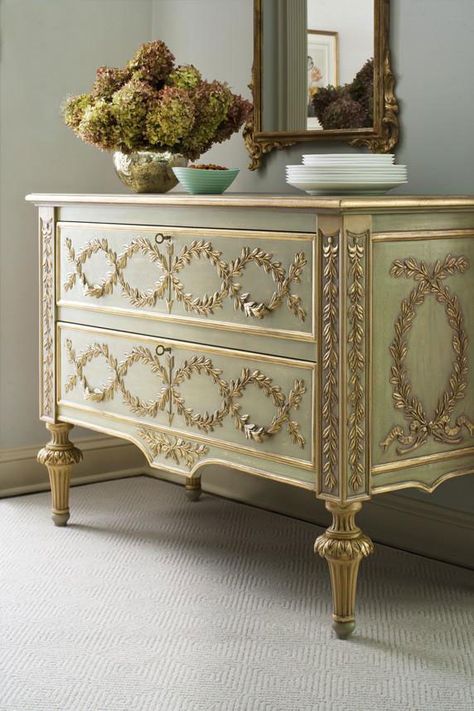 Artful Expression with Hand-Painted ... Bedroom Chest Decor, Painted Wood Chest, Muebles Shabby Chic, Painted Cabinets, Decorative Crafts, Painted Chest, Ivory Background, Tuscan Decorating, Furniture Rehab