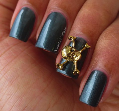 Varnished Valkyrie: Skull and Crossbones + Black Pearl. This could be a Pirates Of The Caribbean post! Pirates Of The Caribbean Nails, Caribbean Nails, Pearl Nail Polish, Pearl Nail, Nail Glam, Skull Crossbones, Colorful Nails, Pearl Nails, Sea Witch