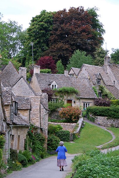 Just a couple of hours' drive away from London, England's Cotswolds villages feel like a world apart. Cotswolds Villages, Cotswolds England, England Countryside, Kentish Town, Old Stone Houses, Rick Steves, English Village, British Countryside, England And Scotland