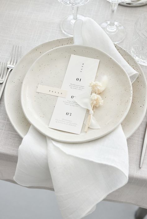 Wedding Ideas 2024, Creative Wedding Ideas, Wedding Venue Decorations, Wedding Menu Cards, Minimal Wedding, Deco Floral, Wedding Table Settings, Wedding Mood Board, Table Arrangements