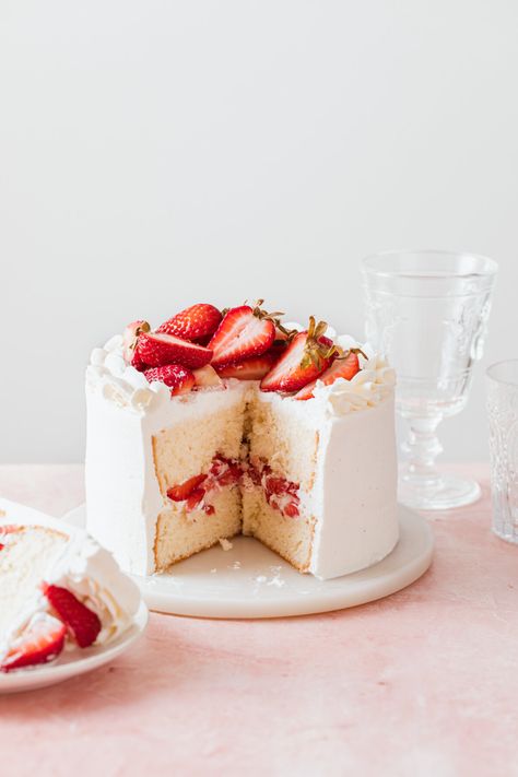 Mini Strawberry Chiffon Cake — Style Sweet Strawberry Chiffon Cake Recipe, Strawberry Chiffon Cake, Strawberry Chiffon, Chiffon Cake Recipe, Cakes To Make, Desserts Ideas, Sweetened Whipped Cream, Strawberry Cake Recipes, Torte Cupcake