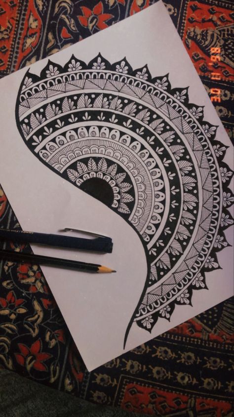 Half Mandala Drawing, Half Mandala, Mandela Art, Mandala Art Therapy, Gold Bangles Design, Mandala Design Art, Doodle Art Designs, Mandala Drawing, Mandala Coloring