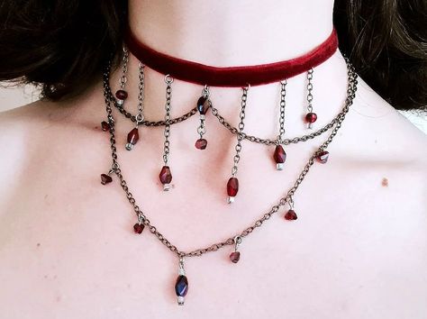 The vampire choker is made of velvet ribbon and crystal beads. The size of the choker allows a variation of 4 cm due to the clasp.😈 Vampire Choker, Diy Choker Necklace, Vampire Necklace, Vampire Jewelry, Vampire Gothic, Diy Choker, Red Gothic, Velvet Choker Necklaces, Pretty Jewelry Necklaces