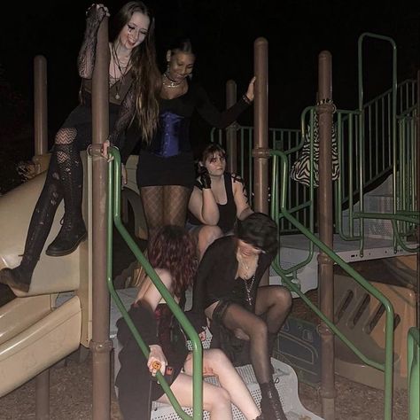 Goth Group Photo, Friend Group Aesthetic Alt, Emo Best Friends Aesthetic, Emo Friends Aesthetic, Playground Pics With Friends, Alt Friendgroup Aesthetic, Alt Friends Aesthetic, Emo Summer Aesthetic, Playground Picture Ideas