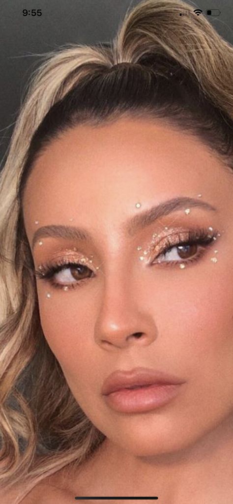 Makeup For Beyonce Concert, Beyonce Concert Hair Ideas, Beyonce Concert Hair, Rave Jewels Face, Rennaisance Makeup Beyonce, Alien Cowgirl Makeup, 21st Bday Makeup, Beyonce Inspired Makeup, Beyoncé Concert Hair Ideas