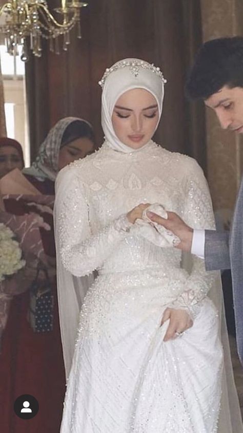 Muslim Wedding Dress Hijab Bride, Hijabi Wedding, Wedding Hijab Styles, Bridal Hijab Styles, Baju Kahwin, Hijabi Brides, Muslimah Wedding Dress, Nikah Dress, Muslimah Wedding