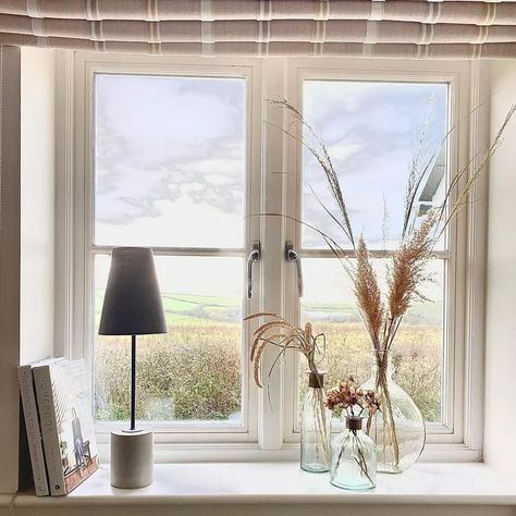 24 Window Sill Decorating Ideas You'll Want to Copy Window Ledge Decor Living Room, Bay Window Sill Decor, Windowsill Decor Living Room, Windowsill Decor Bedroom, Deep Window Sill Ideas, Window Sill Decor Living Room, Window Sill Ideas Decoration, Decorate Window Sill, Window Shelf Decor