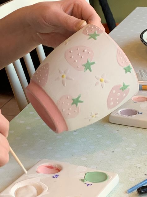 Tea Set Painting Ideas, Pottery Painting Ideas Teapot, Petroglyph Pottery Ideas, Kawaii Pottery Painting Ideas, Girly Pottery Painting, Matching Pottery Painting Ideas, Cute Color Me Mine Ideas, Pottery Drawing Ideas, Tea Cup Painting Ideas