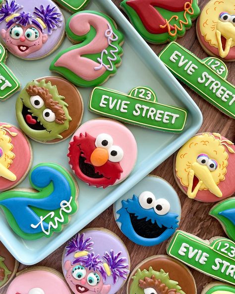 Sesame Street cookies!! 💚💛💙❤️ I remember when my lil bb used to watch Sesame Street 🥹 I usually don’t like to do character cookies but Sesame Street will always have my heart. 💕 Which character is your fav? Mine would probably be Oscar the Grouch. 🗑️🐛💚 . . . . . . . #designercookies #cookier #sugarcookiedecorating #sugarcookies #instacookies #sugarcookiesofinstagram #decoratedsugarcookies #satisfying #austinfood #cookietutorial #cookieart #relaxing #baker #desserttable #royalicingcookies #... Elmo Cookies 2nd Birthday, Sesame Street Birthday Cookies, Sesame Street Cookies Decorated, Sesame Street Sugar Cookies, Sesame Street Treats, Sesame Street The Count, Sesame Street Christmas, Art Cookies, Sesame Cookies