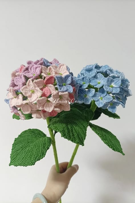 Hydrangea macrophylla flowers for home table decor: crochet pretty flowers for home Diy Fall Ideas, Crochet Flowers Easy, Crochet Bouquet, Crochet Business, Crochet Plant, Crochet Design Pattern, Fun Crochet, Crochet Flower Tutorial, Fun Crochet Projects