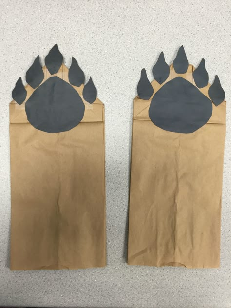 These are super fun and super easy bear claws that are made out of paper bags and cut construction paper! Outside of some scissor action, this craft is very simple and straight forward for younger kids, but the older kids like them as well! Here's what you need to make each set: 2 brown paper… Bears Preschool Theme Art Projects, Woodland Animals Crafts Preschool, Preschool Bear Craft, Bear Headband Craft, Bear Art Preschool, Bear Hunt Craft, Bear Crafts For Toddlers, Bear Crafts Preschool, Paw Crafts