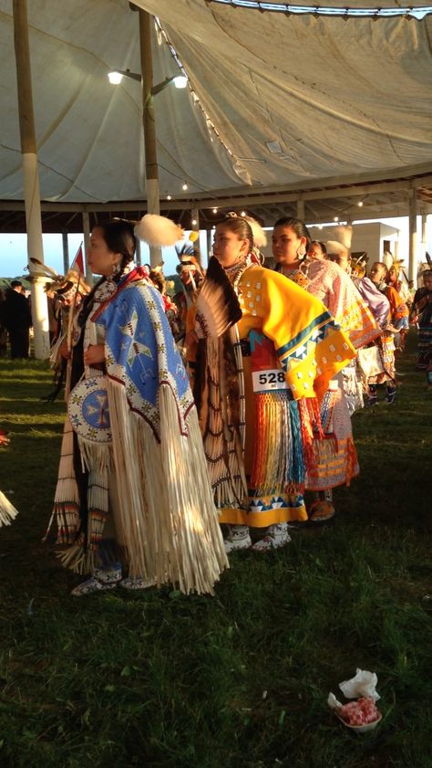 Pow Wow Aesthetic, Wow Aesthetic, Indigenous Dance, Beadwork Projects, Fancy Shawl Regalia, Cultural Photography, Powwow Outfits, Buckskin Dress, Fancy Shawl