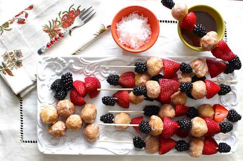 Donut Hole Skewers | 31 Foods On A Stick That Are Borderline Genius Breakfast Skewers, Diy Party Food, Doughnut Holes, Boozy Brunch, Fruit Skewers, Fruit Kabobs, Donut Holes, Mothers Day Brunch, Food Blogs