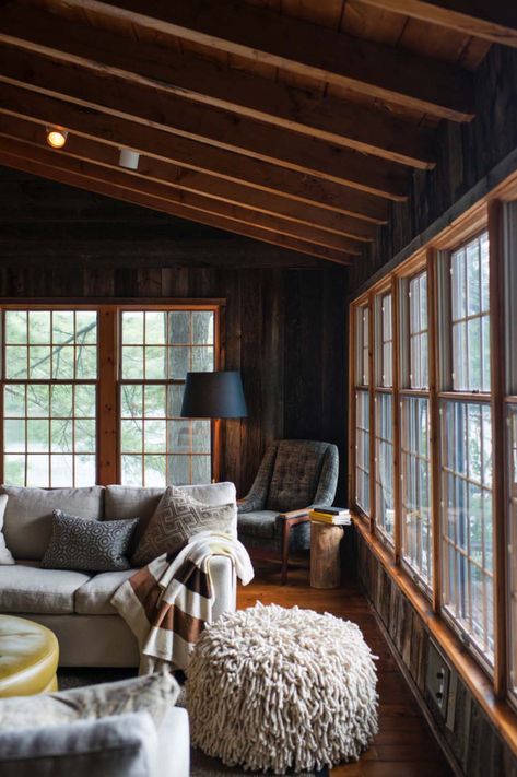 Rustic Contemporary Cottage-Timothy Johnson Design-11-1 Kindesign Rustic Chic Living Room, Cottage Living Rooms, Cabin Interiors, Cabin Living, Chic Living Room, Rustic Living, Cottage Design, Rustic Living Room, Cottage Living