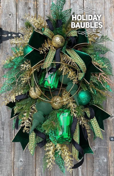 Emerald Green And Gold Wreath, Gold And Green Wreath, Green White Gold Wreath, Green Bkack And Gold Christmas Wreath, Emerald Ornaments, Bauble Wreath, Tree Lover, Jeweled Christmas, Creative Christmas Trees