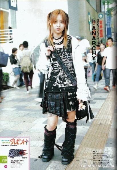 Old Japanese Style Outfits, Vkei Fashion Ideas, Visual Kei Style Street Fashion, Y2k Outfits For Winter, Vkei Clothes, Japanese Punk Fashion, Vkei Outfits, Vkei Style, On My Period