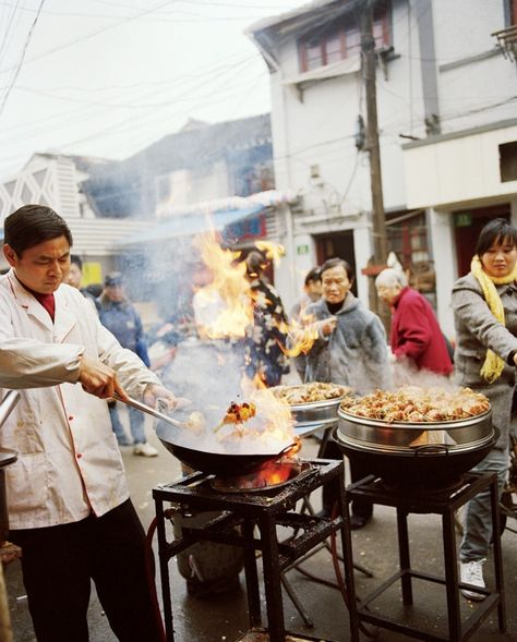 Photos of Shanghai's Best Street Food | Condé Nast Traveler Asian Pancakes, Shanghai Food, Chinese Street Food, Street Food Market, Asian Street Food, China Food, Late Evening, Food Street, Street Foods