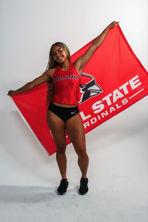 media day poses, d1 track, track athlete, blonde braids, ball state Senior Picture Ideas Sports Track, Athlete Media Day Poses, Media Day Poses Track, Track Media Day Poses, Track Media Day, Sports Media Day, Track Pics, Media Day Poses, Comp Cheer