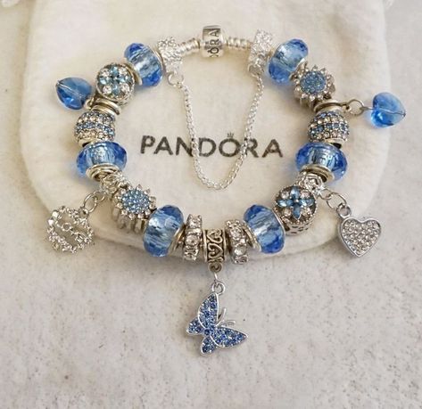 Blue Charm Bracelet, Pandora Charms Blue, Blue Pandora Bracelet, Pandora Bracelet Ideas, Pandora Bracelet Charms Ideas, Blue Crystal Beads, Girly Bracelets, Pandora Bracelet Designs, Pretty Jewelry Necklaces