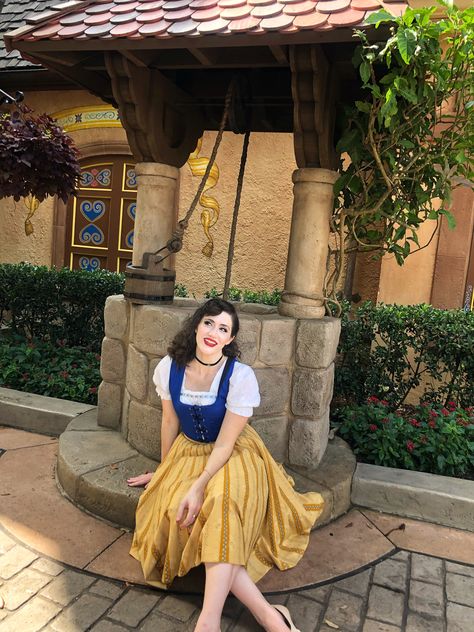 Dapper Day Disneyland Outfits, Disney Dapper Day Outfits Couples, Snow White Disney Outfit, Universal Bound Outfits, Snow White Disneybound, Dapper Day Disney, Epcot Germany, Easy Disney Costumes, Dapper Day Disneyland