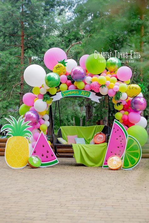 Fruits Decoration Ideas For Party, Fruits Theme Birthday Party, Tropical Birthday Party Ideas, Fruit Themed Birthday Party, Tutti Frutti Birthday Party, Fruit Birthday Party, Watermelon Birthday Parties, 2nd Birthday Party For Girl, Deco Ballon