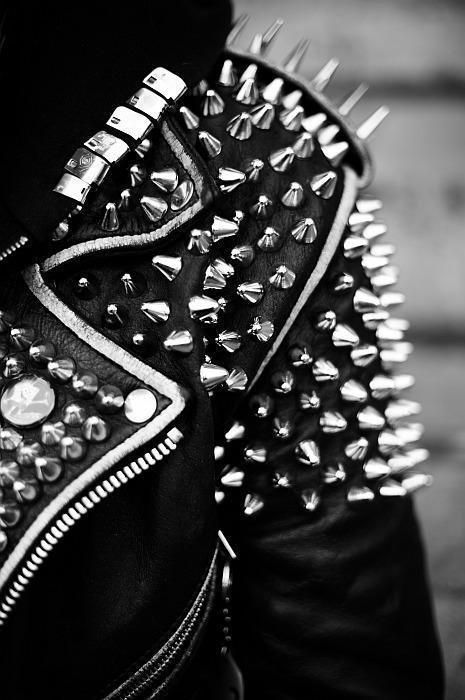 Retrospectiva Fashion 2012 - O que bombou no mundo da moda 80s Punk, Scene Girl, Studs And Spikes, Diesel Punk, Joan Jett, I'm With The Band, Rock Punk, Psychobilly, Rocker Chic