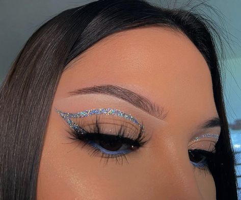 Graphic Liner And Rhinestones, Euphoria Graphic Liner, Glitter Graphic Eyeliner, Silver Graphic Makeup, Glitter Graphic Liner, Silver Graphic Liner, Glitter Eyeliner Looks, Brow Glue, Vegas Makeup