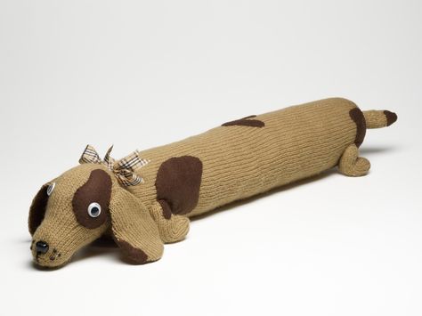 How to Knit a Dog Draught Excluder #knitting #draughtexcluder Knitted Poppies, Draft Excluder, Knitting Patterns Free Dog, Cables Blanket, Bonnet Pattern, Draught Excluder, How To Tie Dye, Draft Stopper, How To Knit