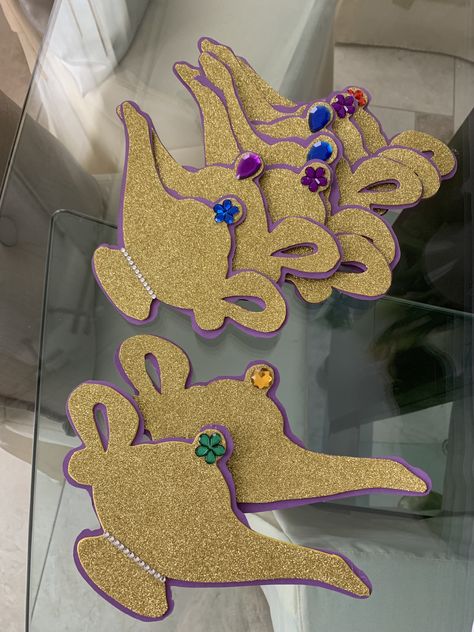 Arabian Decor Party, Alladin Party Decorations, Arabian Theme Decor, Alladin Classroom Theme, Aladin Trunk Or Treat Ideas, Aladdin Decorations Ideas, Aladin Theme Party Decoration, Diy Egyptian Decor, Aladdin Crafts For Kids