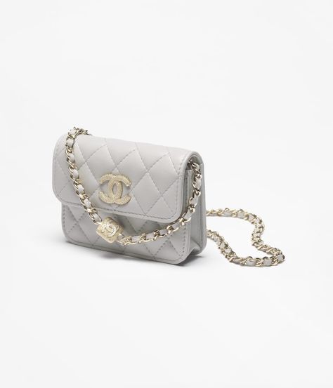 Rich Girl Style, Chanel Clutch, Luxury Bags Collection, Fashion Chanel, Chanel Official, Chanel Official Website, Luxury Purses, Fancy Bags, Lv Handbags