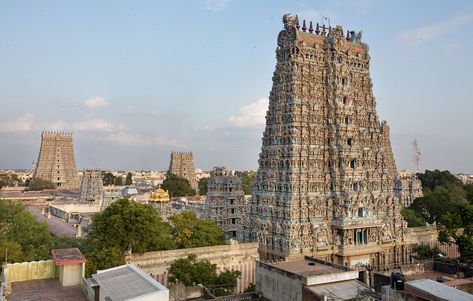 Meenakshi Amman Temple - Wikipedia Meenakshi Amman Temple, Meenakshi Amman, Temple India, Temple City, Temple Pictures, Indian Temple, Om Namah Shivaya, India Tour, Hindu Temple