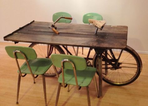 Old Furniture Makeover, Bicycle Art Recycled, Bicycle Furniture, Themed Kids Room, Bicycle Decor, Refinishing Furniture Diy, Old Bicycle, Flea Market Flip, Hgtv Dream Home