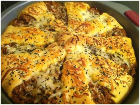 Italian Crescent Casserole 1 Crescent Casserole, Hamburger Meat Recipes, Crescent Roll Recipes, Easy Italian, Smart Cooking, Mama Mia, Crescent Rolls, Casserole Recipe, Cooking Ideas