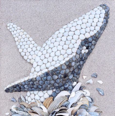 Anna Chan, Shell Projects, Rocks For Garden, Seashell Art Diy, Art Coquillage, Seashell Projects, Shell Crafts Diy, Sea Crafts, Ocean Crafts