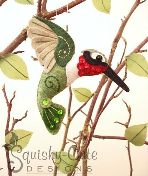 Free Felt Animal Patterns | Felt Hummingbird ... by Squishy-Cute Designs | Sewing Pattern Felt Plushie, Baby Mobil, Felt Animal Patterns, Sewing Stuffed Animals, Felt Embroidery, Felt Birds, Felt Patterns, Bird Ornaments, Felt Christmas Ornaments