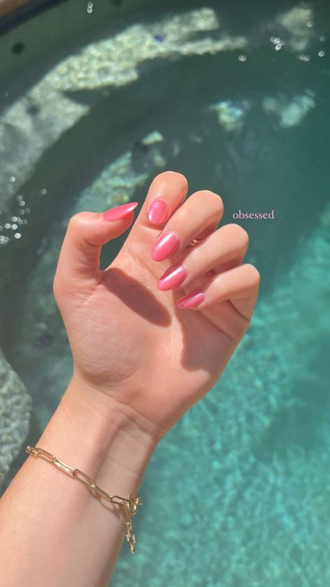 Cute Short Gel Nails Summer Pink, Cute Pink Nails Simple, Vacation Pink Nails, Pink Girlie Nails, Pink Hoco Nail Ideas, Pink Almond Dip Nails, Pink Dip Chrome Nails, Sheer Pink Dip Nails, Cute Nails Dip