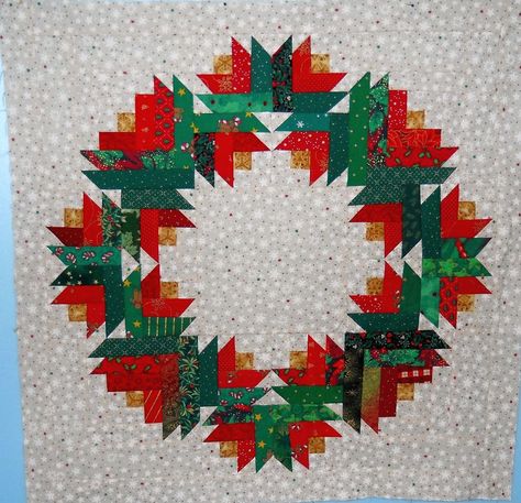 Scrapbox Quilts: Christmas Rose Wreath Wreath Quilt Pattern, Wreath Quilt, Quilts Christmas, Flower Quilt Patterns, Christmas Quilting Projects, Christmas Quilt Blocks, Quilt In A Day, Rose Quilt, Quilt Block Patterns Free