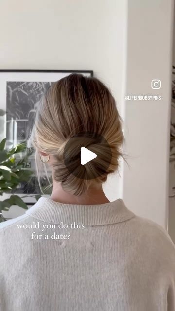 Bun Hack, Night Hairstyles, Date Night Hair, Hairstyle Idea, Short Homecoming Hair, Easy Bun, Cute Simple Hairstyles, Beach Hairstyles For Long Hair, Beach Hairstyles Medium