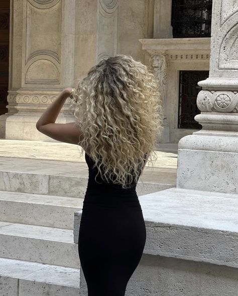 Mila Mikhailov, Curly Hair Color Ideas, Curly Hair Color, Blonde Hair Transformations, Layered Curly Hair, Blonde Curly Hair, Colored Curly Hair, Blonde Hair Inspiration, Ombré Hair