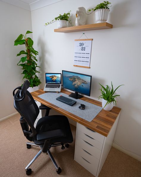 Small Desk Work From Home, Small Room Ideas Desk, Simple Work From Home Setup, Work From Home Set Up Ideas, Simple Desk Setup Small Spaces, Säljan Ikea Desk, Ikea Desk Alex, Home Office Set Up Ideas Small Spaces, Desk With Alex Drawers