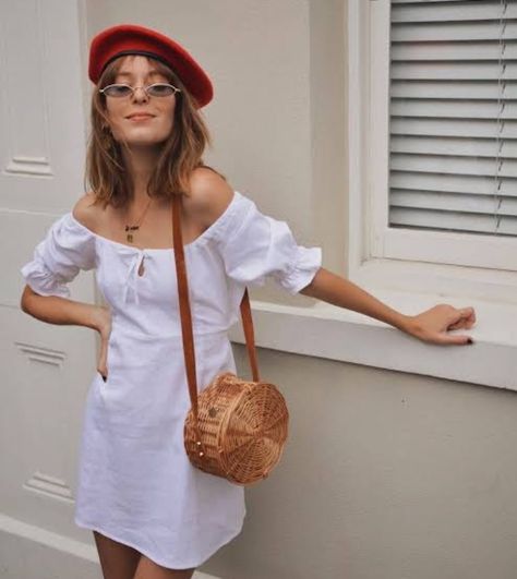 Outfits With French Hat, Beret Outfit Summer, Beret Outfits, Beret Outfit, French Hat, Parisian Summer, Paris Outfits, Hump Day, Parisian Chic