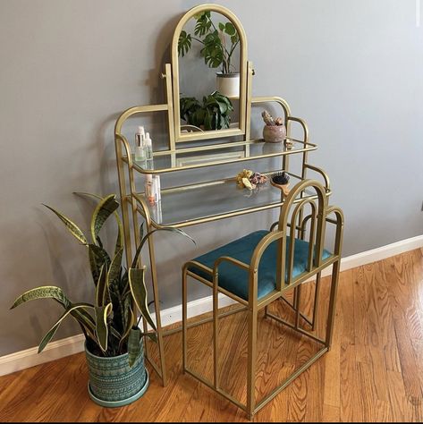 Vintage Gold Vanity, Bedroom Comfy, Gold Vanity, Interior Design Boards, Glam Room, French Retro, Aesthetic Rooms, Apartment Inspiration, Room Ideas Bedroom