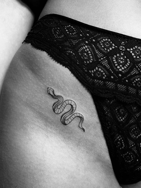 Small Snake Tattoos For Women, Chemical Tattoo, Simple Unique Tattoos, Pelvic Tattoos, Small Snake Tattoo, Rose Tattoos For Women, Hip Tattoos Women, Classy Tattoos, Discreet Tattoos