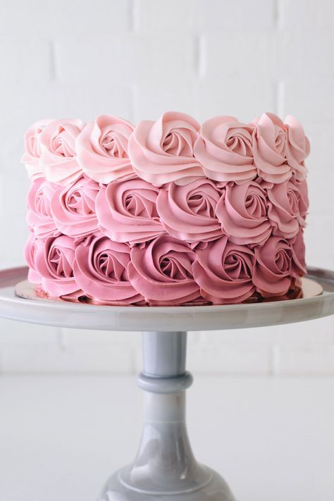 Pink Ombre Cake With Flowers, Light Pink Cake Ideas, Ombré Rosette Cake, Rose Bday Cake, Rose Birthday Cakes, Cake With Roses On Top, Pink Cakes Birthday For Women, Roses Cake Birthday, Rose Cake Ideas